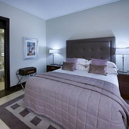 The George Hotel Lagos Bagian luar foto