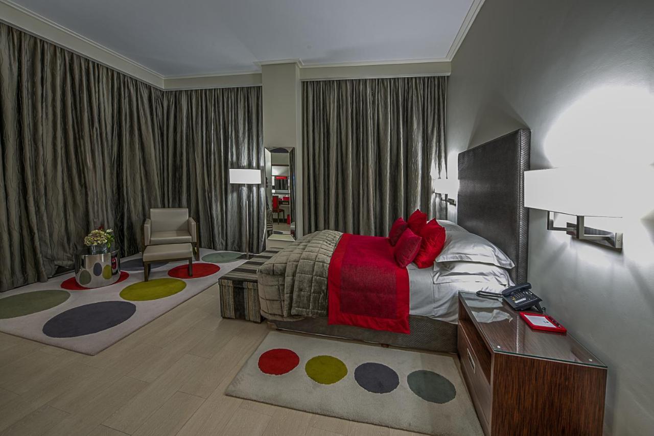 The George Hotel Lagos Bagian luar foto
