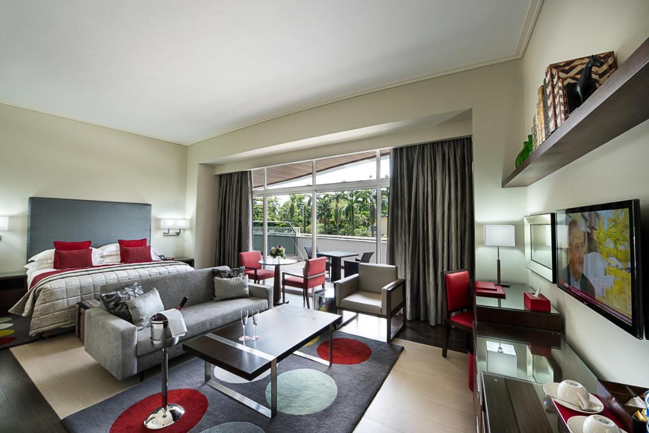 The George Hotel Lagos Bagian luar foto