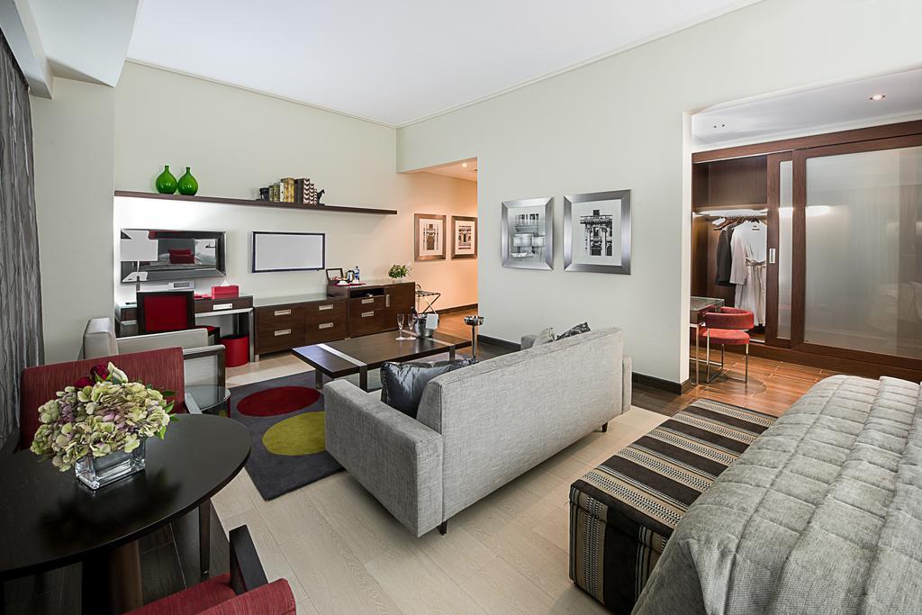 The George Hotel Lagos Bagian luar foto