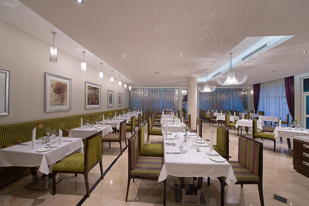 The George Hotel Lagos Bagian luar foto