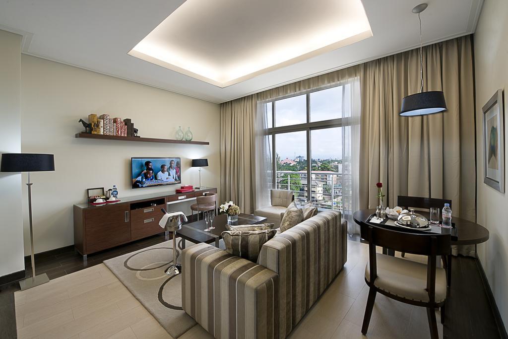 The George Hotel Lagos Bagian luar foto