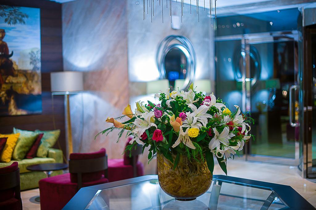 The George Hotel Lagos Bagian luar foto