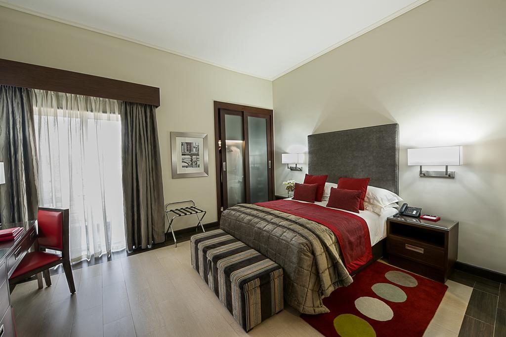 The George Hotel Lagos Bagian luar foto