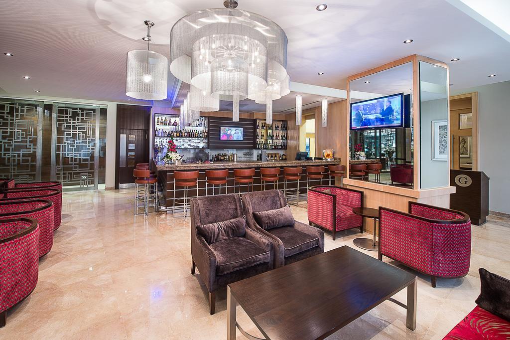 The George Hotel Lagos Bagian luar foto