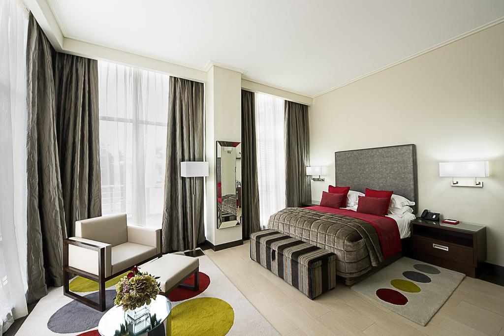 The George Hotel Lagos Bagian luar foto