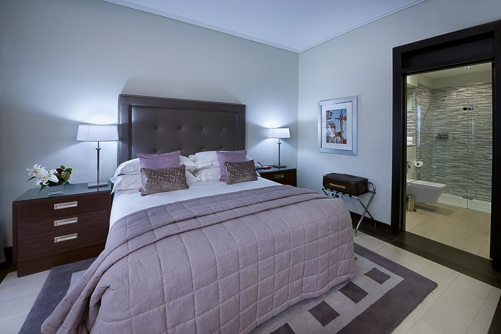 The George Hotel Lagos Bagian luar foto