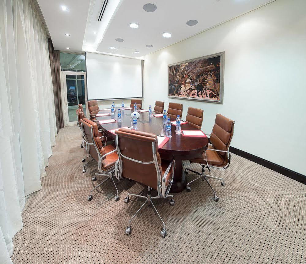 The George Hotel Lagos Bagian luar foto
